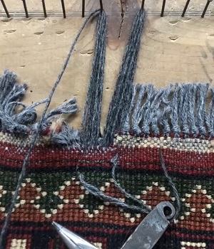 Rug fringes repair - in progress